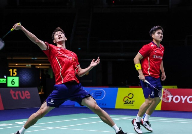 蹲在小卡身 蹲在小卡身